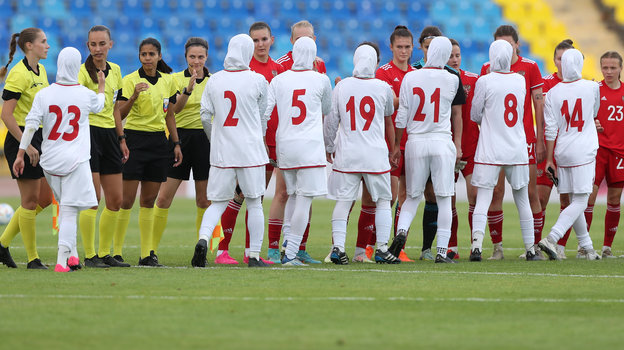 Футболистки сборных России и Ирана