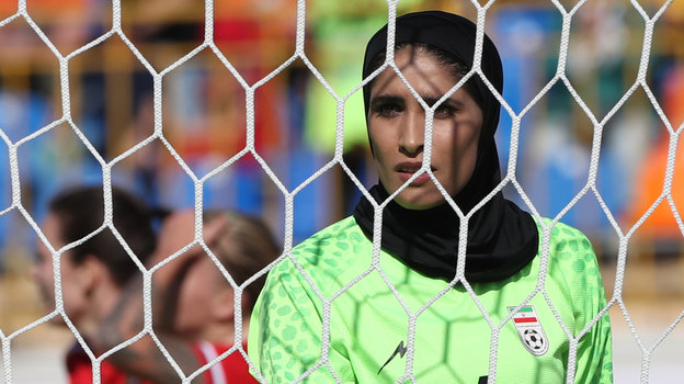 Футболистка Захра Ходжави