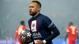 «Динамо» нацелилось на игрока сборной Мексики, «Челси» хочет подписать Неймара, «Арсенал» купил защитника «Аякса»