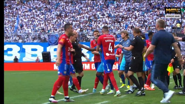 Потасовка после инцидента с сотрудником питерцев.