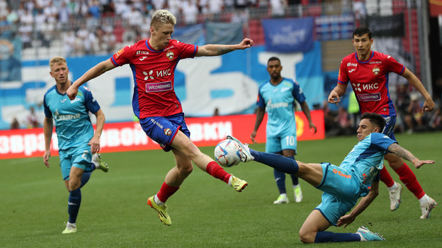 Максим Мухин (слева).