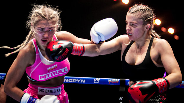 Александра Даниэль и Даниэлла Хемсли. Александра Даниэль и Даниэлла Хемсли