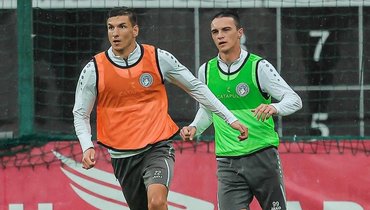 Игроки «Родины» на тренировке.