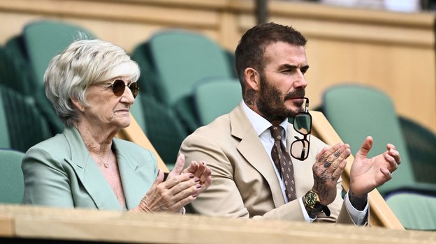 Дэвид Бекхэм и его мама Сандра на теннисном матче