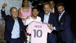 Презентация Месси в США едва не обернулась провалом. Начало отложили на два часа из-за бури, но в итоге получилось красиво