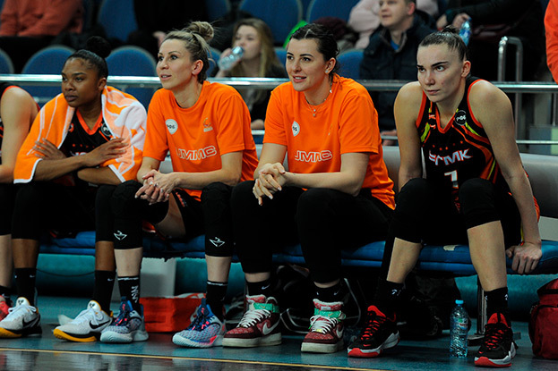 Баскетболистки УГМК Александрия Бентли, Евгения Белякова, Ксения Тихоненко и Мария Вадеева.