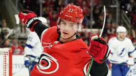 Хоккеист «Каролины» Андрей Свечников.