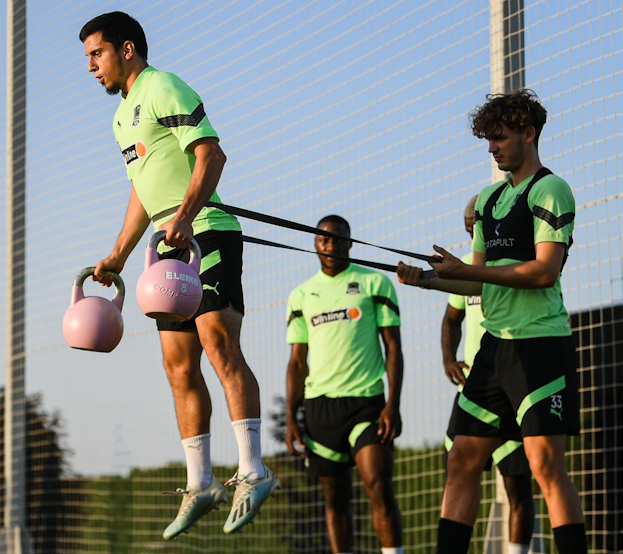 Магомед-Шапи Сулейманов (слева).