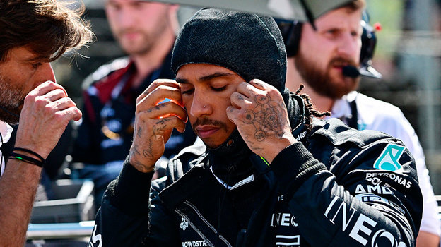 Льюис Хэмилтон. Гонщик Льюис Хэмилтон.