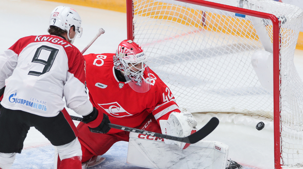 Корбэн Найт в атаке.