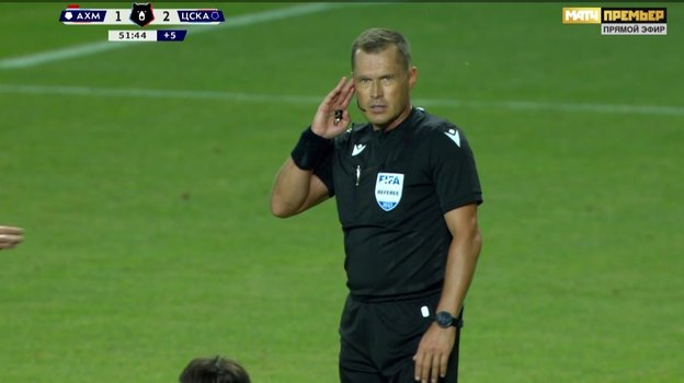 Арбитр Владислав Безбородов.