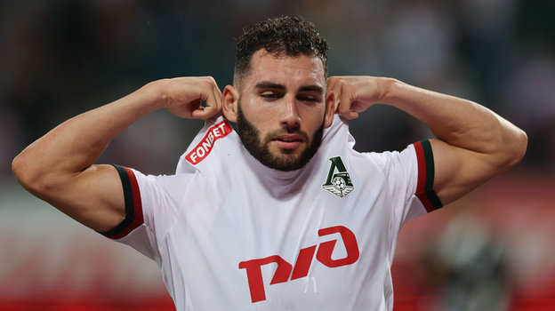 Наир Тикнизян. Футболист Наир Тикнизян