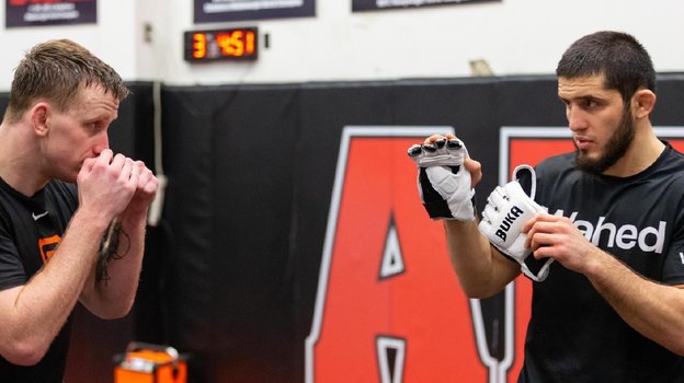 Кайл Дрисколл и Ислам Махачев.