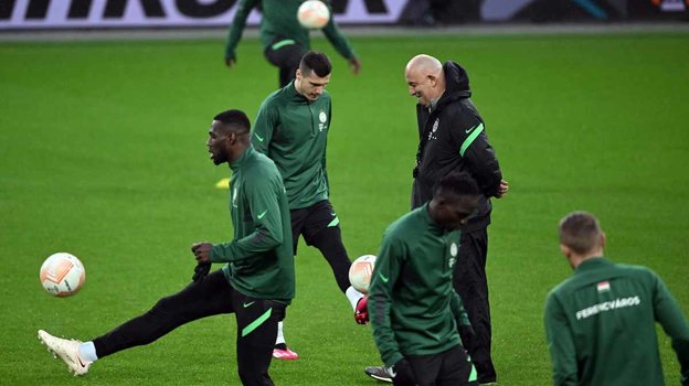 Станислав Черчесов на тренировке «Ференцвароша». Станислав Черчесов на тренировке «Ференцвароша»