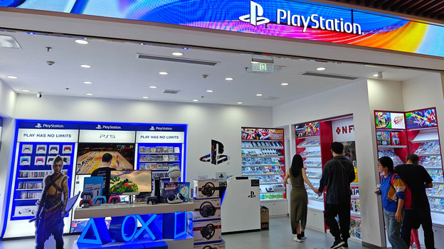Покупатели в магазине PS Store
