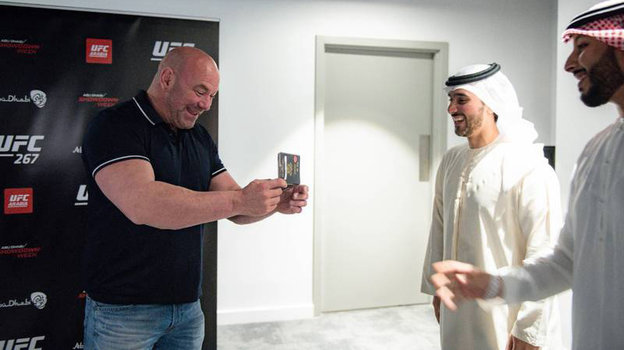 Дана Уайт получает золотую 10-летнюю визу от руководства ОАЭ. Дана Уайт получает золотую 10-летнюю визу от руководства ОАЭ