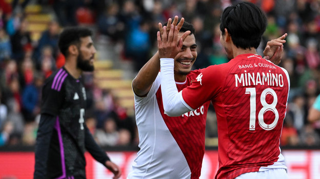 Виссам Бен Йеддер и Такуми Минамино. Виссам Бен Йеддер и Такуми Минамино