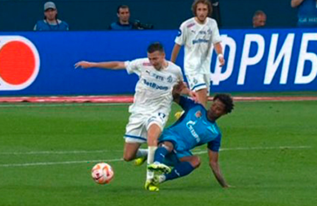 Фол Вильмара Барриоса против Дениса Макарова.