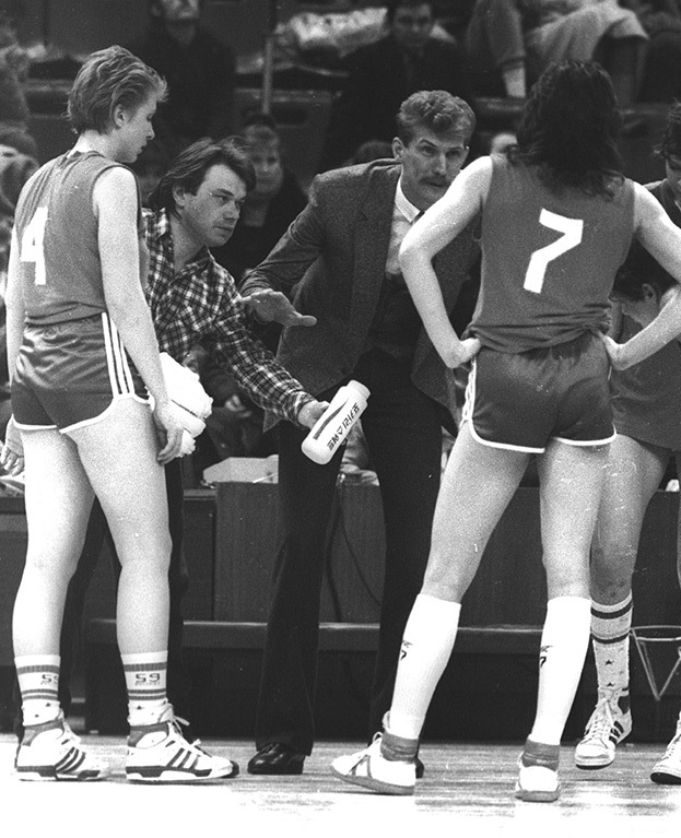 Анатолий Мышкин - главный тренер женской баскетбольной команды ЦСКА.