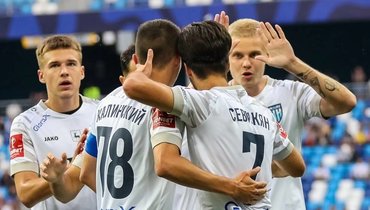 Игроки «Нижнего Новгорода» в матче Кубка с «Динамо».