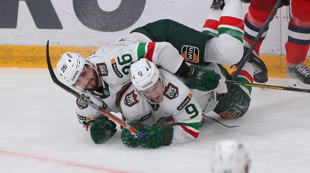 Вячеслав Войнов и Дмитрий Кагарлицкий. Хоккеисты Вячеслав Войнов и Дмитрий Кагарлицкий