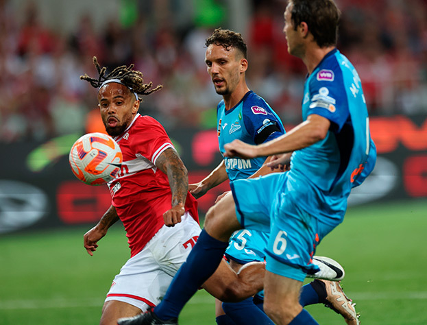 Тео Бонгонда против Страхини Эраковича и Марио Фернандеса.