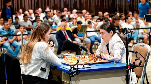 Нюргул Салимова и Александра Горячкина.