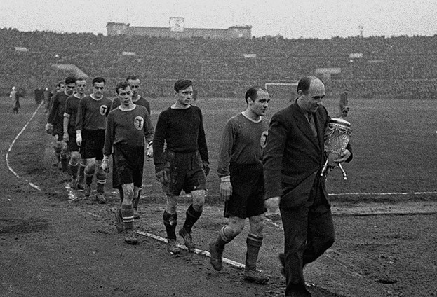 Виктор Маслов (на переднем плане).