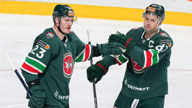 Дмитрий Яшкин и Вадим Шипачев. Хоккеисты «Ак Барса» Дмитрий Яшкин и Вадим Шипачев
