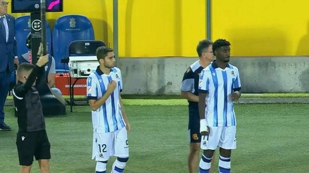 Арсен Захарян выходит на замену в матче «Лас-Пальмас» — «Реал Сосьедад».