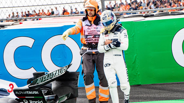 Пилот Даниэль Риккардо после аварии.