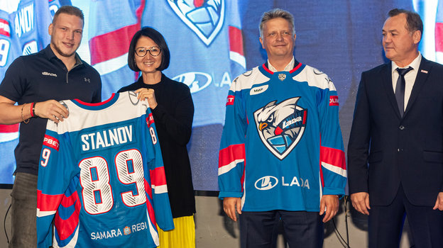 Донат Стальнов (слева) на презентации команды. Донат Стальнов (слева) на презентации «Лады»