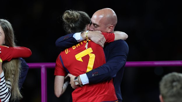 Луис Рубиалес на награждении женской сборной.