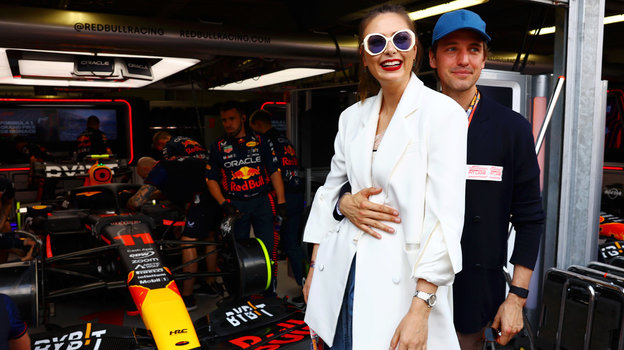 Мария Шарапова и Александр Гилкс на этапе «Формулы-1». Мария Шарапова и Александр Гилкс на этапе «Формулы-1»