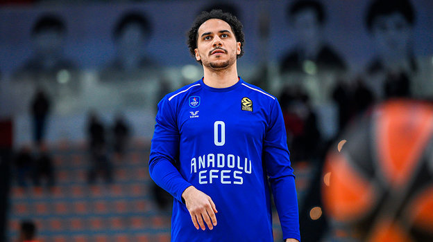 Шейн Ларкин. Баскетболист Шейн Ларкин.