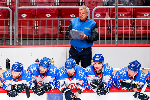 Олег Браташ. Тренер «Лады» Олег Браташ.