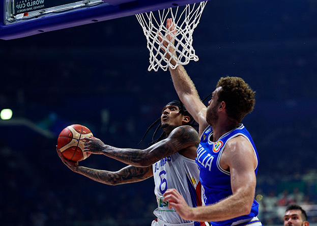 Джордан Кларксон в матче против Италии.