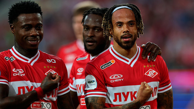 Квинси Промес и Тео Бонгонда.