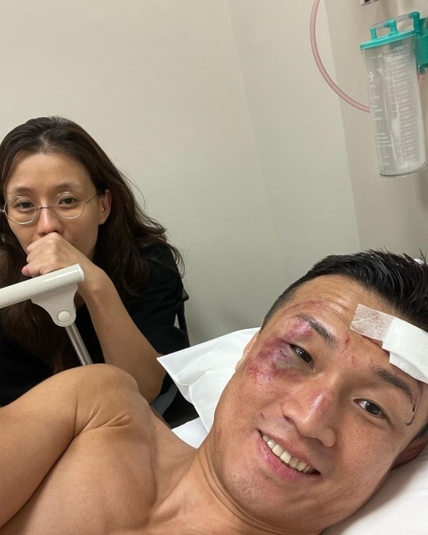 Корейский Зомби с женой после боя с Холлоуэем.