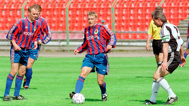 Валерий Брошин (в центре).