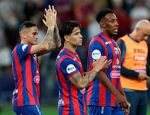 Келлвен, Виктор Давила и Мойзес.