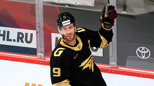 Корбэн Найт.