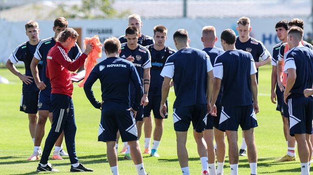 Сборная России перед тренировкой в Новогорске.