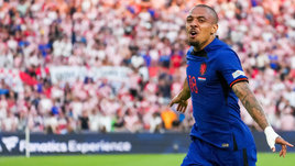 Мален и Симмонс вернут Нидерланды на вторую строчку. Греция потеряла ключевого защитника