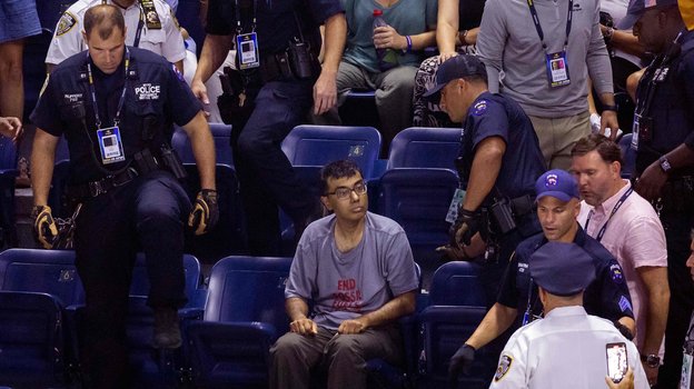 Один из нарушителей порядка.