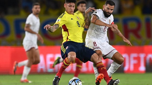 8 сентября. Колумбия — Венесуэла. Хорхе Карраскаль с мячом.