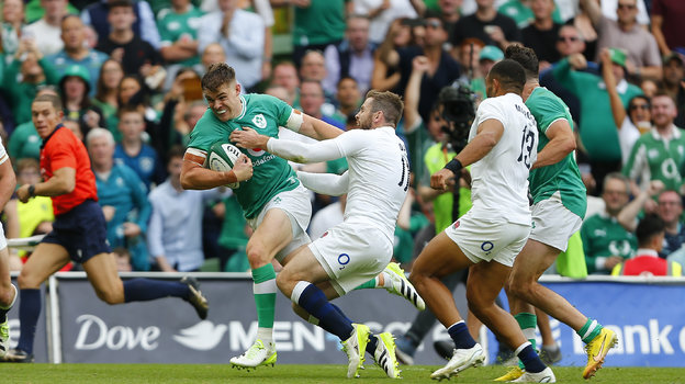 Игроки сборных Англии и Ирландии по регби.