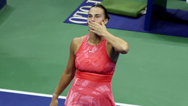 Крик, маты и летающие ракетки. Соболенко вышла в финал US Open