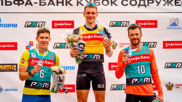 Призеры гонки преследования Эдуард Латыпов, Антон Смольский, Антон Бабиков.
