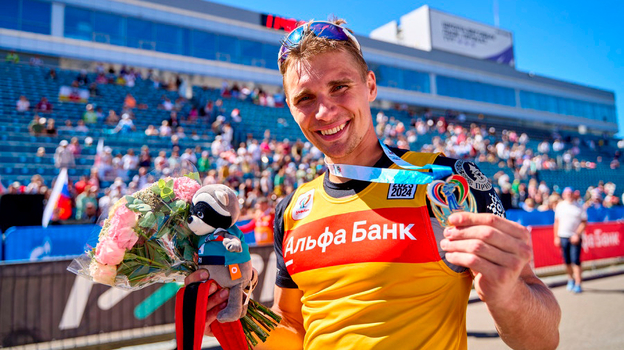 Антон Смольский. Биатлонист Антон Смольский.